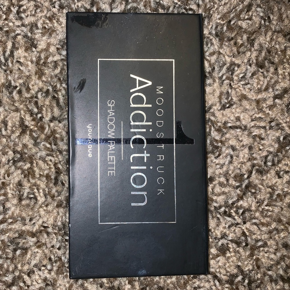Younique Addiction 1 Eyeshadow Pallet